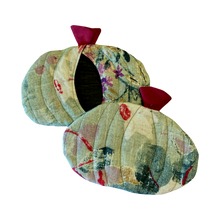 Load image into Gallery viewer, Cactus Potholder Set by Tee Mo
